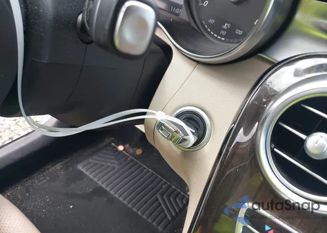 2017 Mercedes-Benz C 300 4Matic/Luxury 4Matic/Sport 4Matic z USA, uszkodzony, nr VIN 55SWF4KB1HU192250